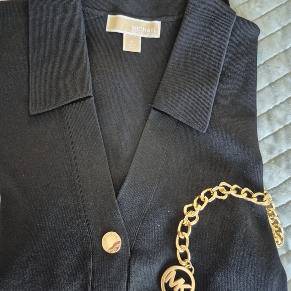 MICHAEL KORS Long Dress, Snap Front, V Neck, 2 Front Pockets, MK Gold Chain Belt - Picture 5 of 6